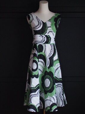 Signature By Robbie Bee | Y2K Sleeveless Floral Empire Waist Dress